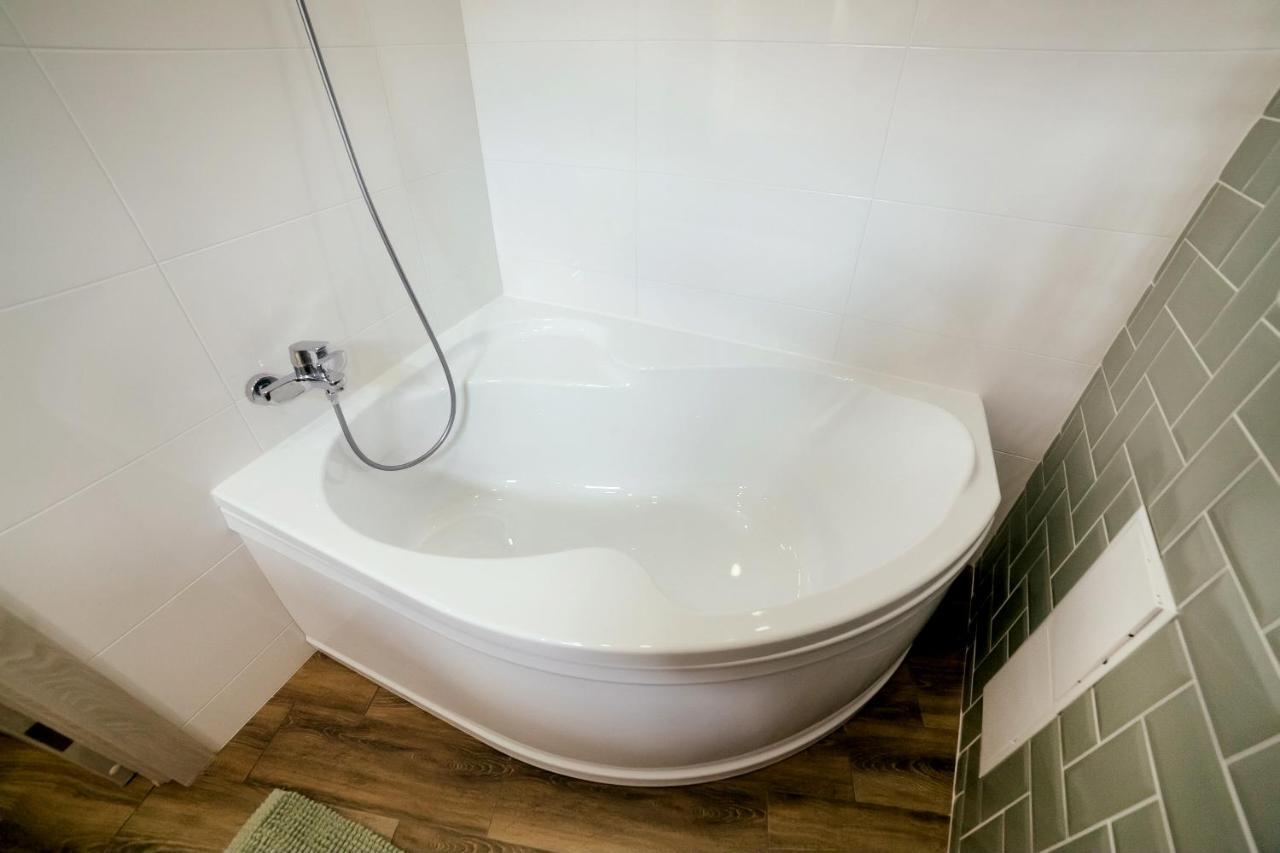 Lara Apartament 3 Apartment Lviv Bagian luar foto