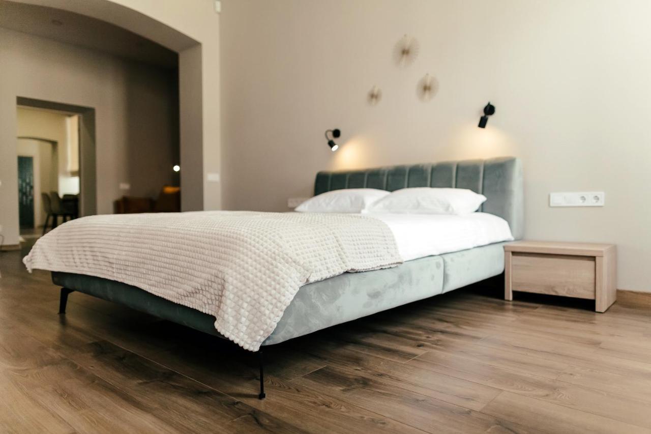 Lara Apartament 3 Apartment Lviv Bagian luar foto